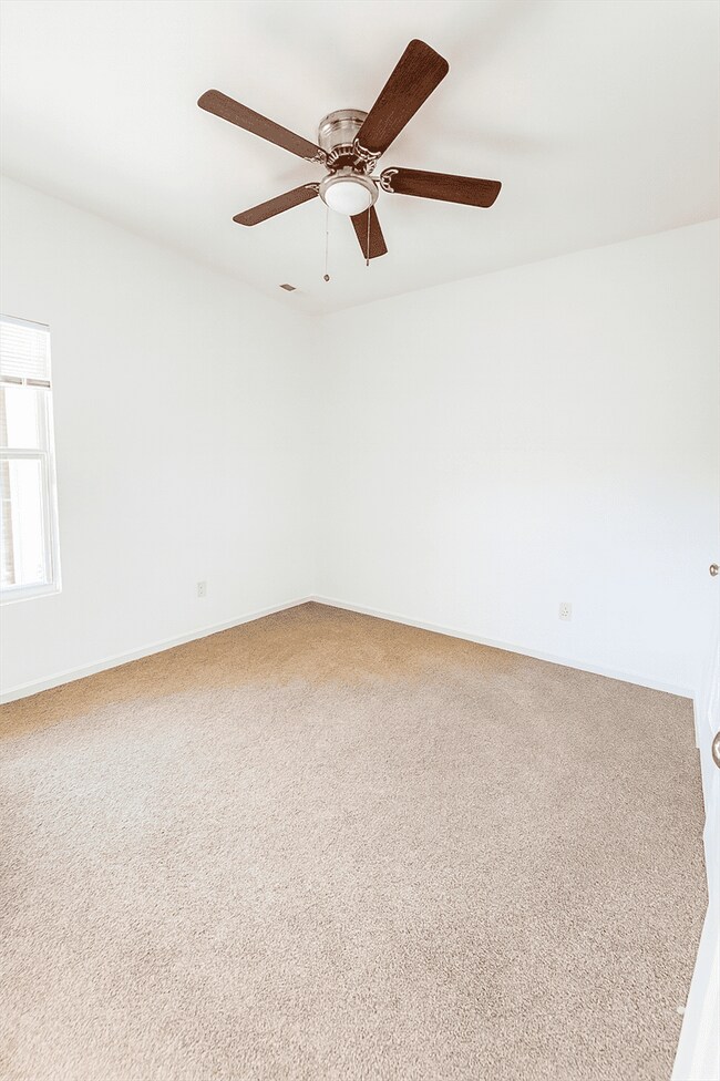 Building Photo - 5815 Parkview Ln