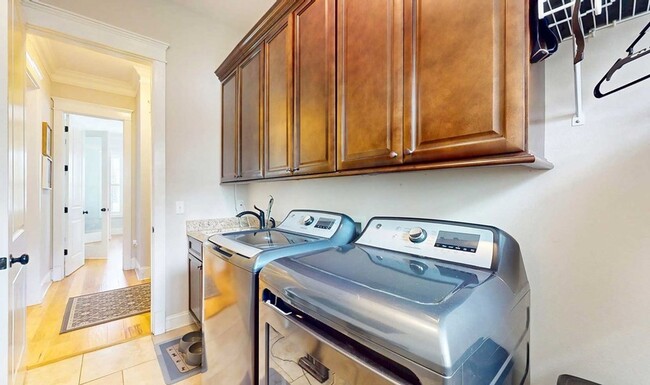 Building Photo - 321 Madison Grove Blvd