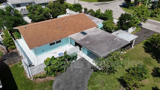 Building Photo - 3202 21st Ave W