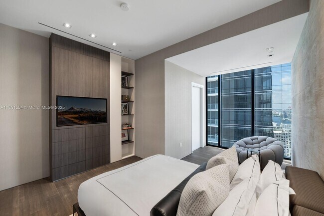 Building Photo - 17141 Collins Ave