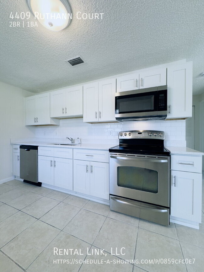 Building Photo - Recently renovated 2-bedroom duplex in Nor...