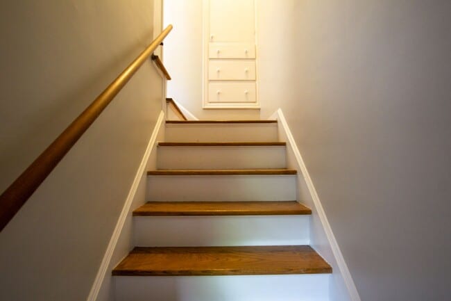 Building Photo - Charming 2-Story Irvington 2 Bedroom w/ Dishwasher & Hardwood Floors!!