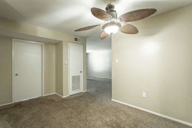Building Photo - 1 bedroom 1 bath in Signal View