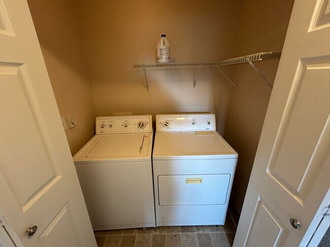 Building Photo - Brand New 2 Bd 1 Ba, 2 Gar Garage in the h...