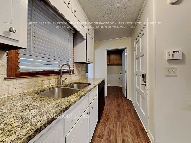 Building Photo - 4515 Lincoln Way SW
