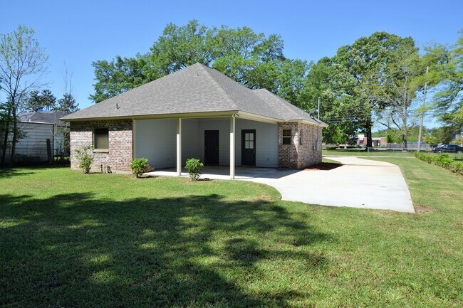 Building Photo - 4836 Rollins Rd