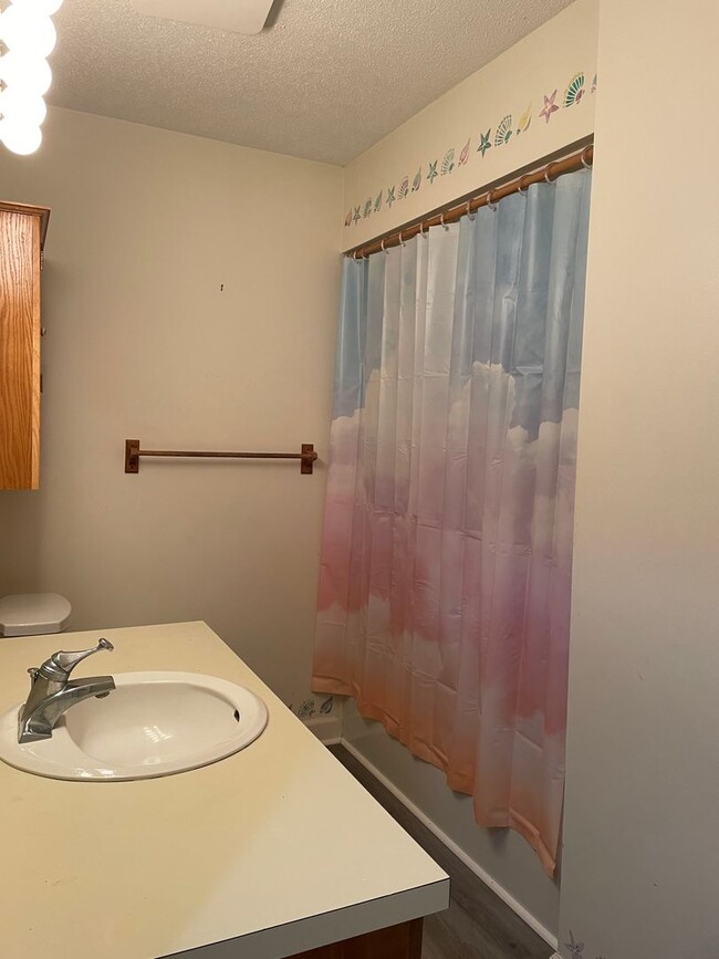 Building Photo - River Bend Rental