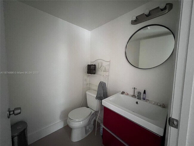 Building Photo - 1033 Lenox Ave.