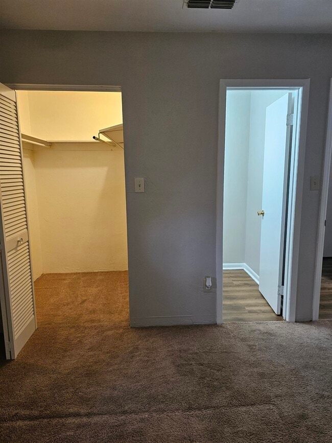 Building Photo - 2985 Woodrich Dr