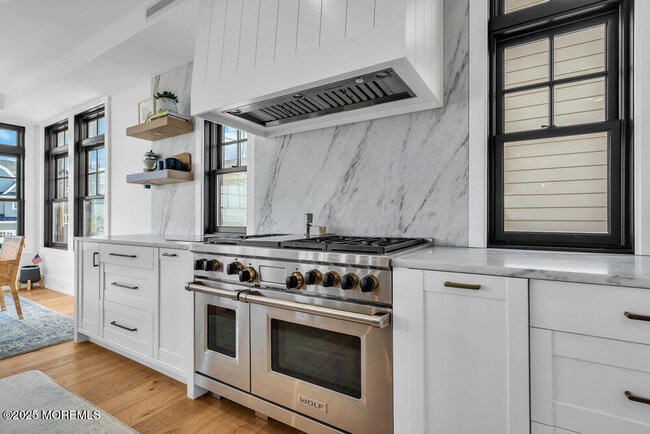 Building Photo - 802 1st Ave