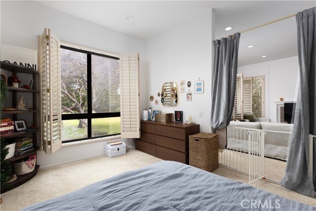 Building Photo - 9 Flores