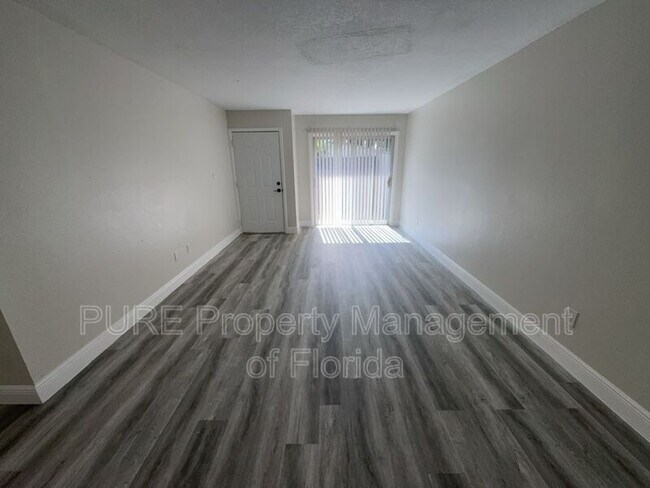 Building Photo - 5485 SE 30th Pl