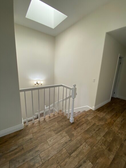 Building Photo - 14 Hillgate Pl