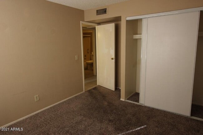 Building Photo - 45 N Phyllis