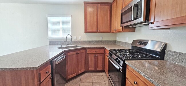 Building Photo - 1982 Dogwood Dr