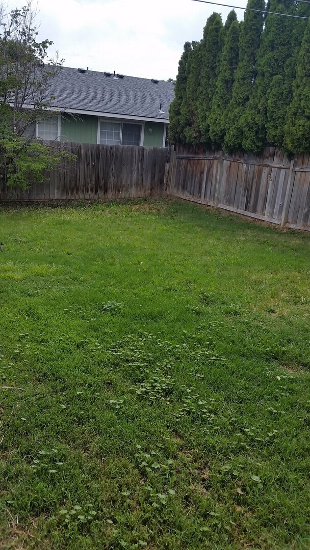 Building Photo - b1810