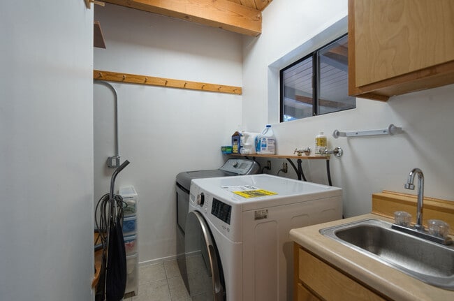 Building Photo - 16717 Quail Pl