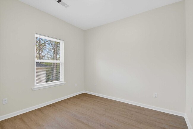 Building Photo - 2009-2011 Scotty Ct