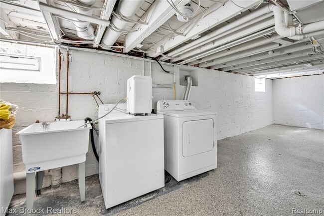 Building Photo - 1444 Bennaville Ave