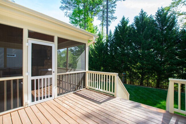 Building Photo - Elegant 5 bedroom home in Bedford!