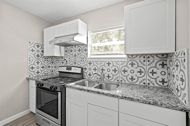 Building Photo - 523 Henke St
