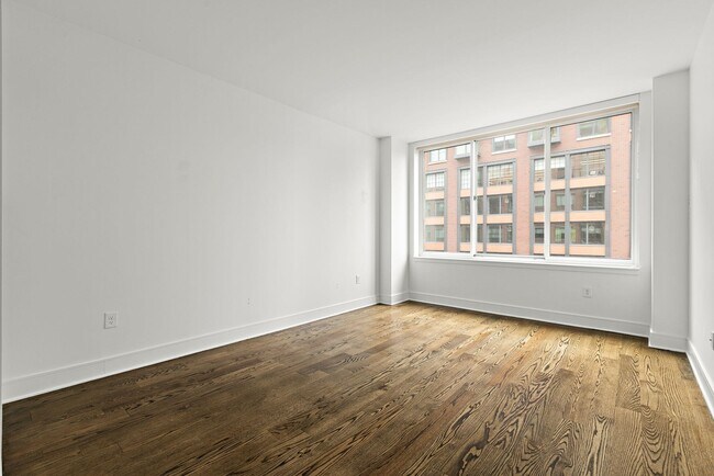 Building Photo - 1100 Maxwell Ln