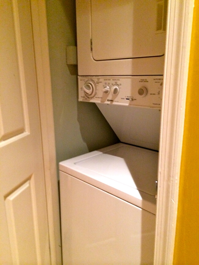 Washer/dryer in unit - 1718 U St NW