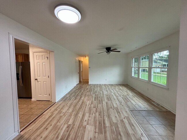 Building Photo - 163 Alva Cir