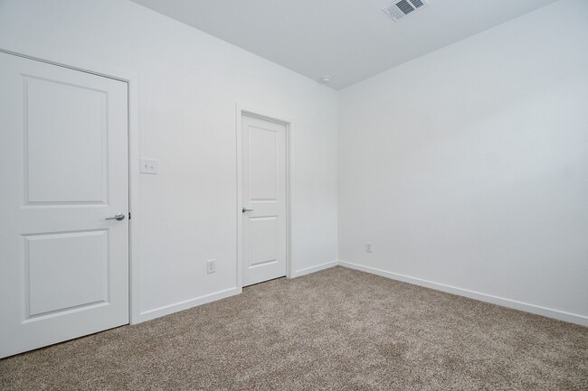 Building Photo - 21619 Shadowbrook Birch Dr