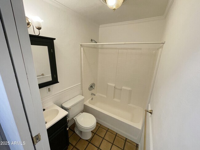 Building Photo - 602 E San Juan Ave