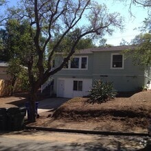 Building Photo - Beautiful 2bd/1ba Upstairs Duplex with a H...