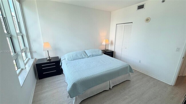 Building Photo - 951 Brickell Ave