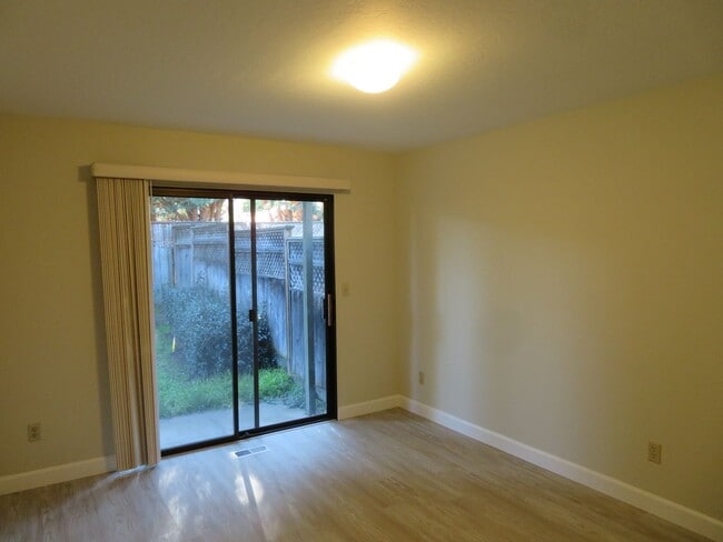 Building Photo - 3 bedroom, 2 bathroom in Scotts Valley