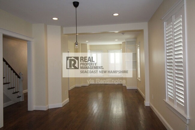 Building Photo - 33 Columbia St