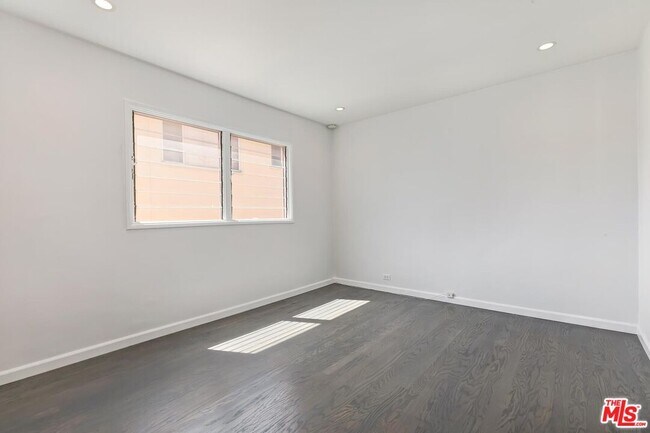 Building Photo - 1400 Hayworth Ave