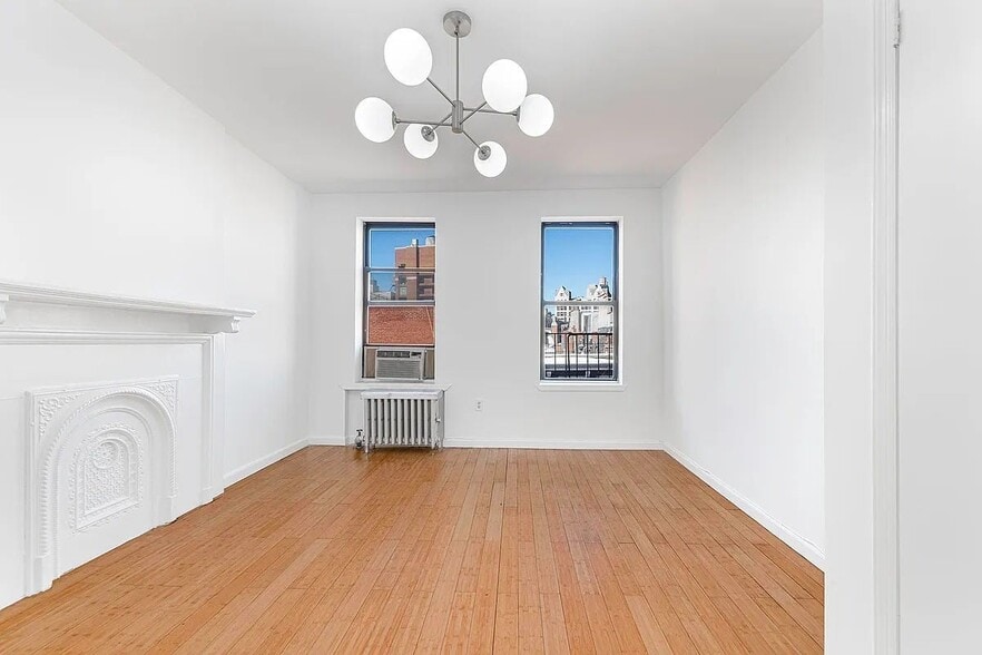 Building Photo - 242 Mulberry St