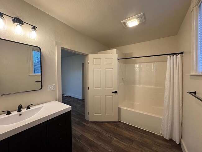 Building Photo - 1627 Pine St