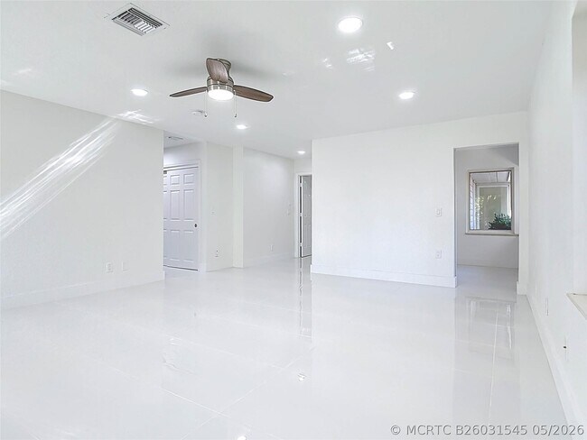 Building Photo - 1200 Poitras Dr