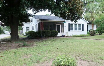 Building Photo - Minutes from Savannah, shops and restaurants