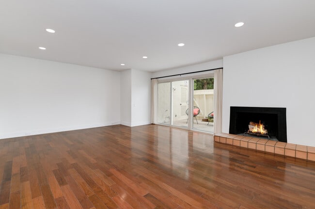 Building Photo - 4373 Loma Riviera Ct