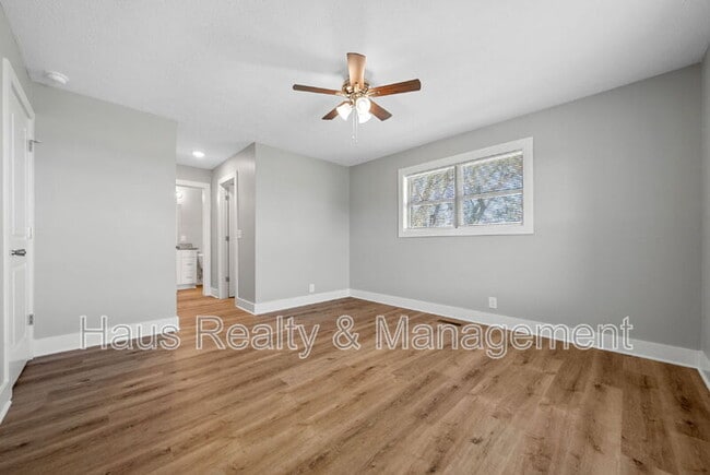 Building Photo - 7847 US-41