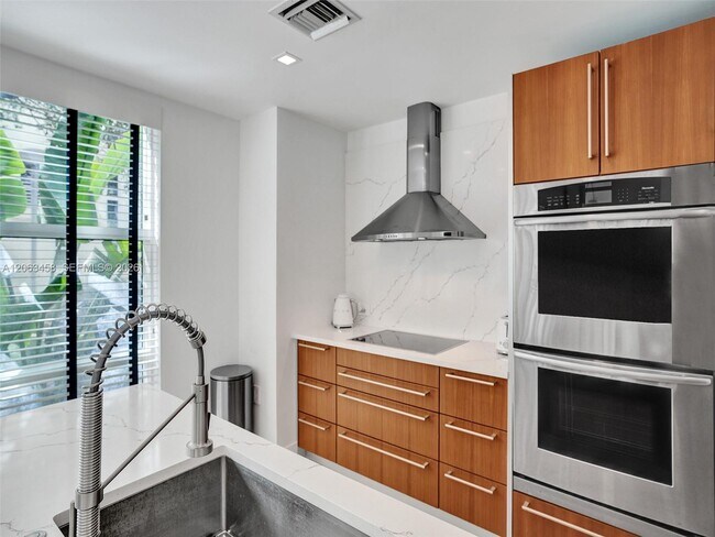 Building Photo - 6103 Aqua Ave