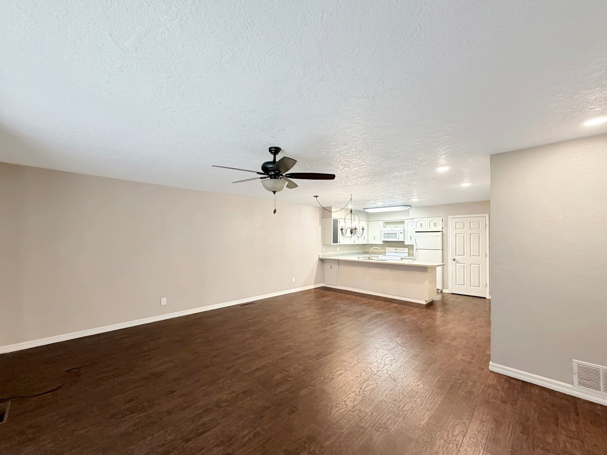 Building Photo - 2303 N Main Ct