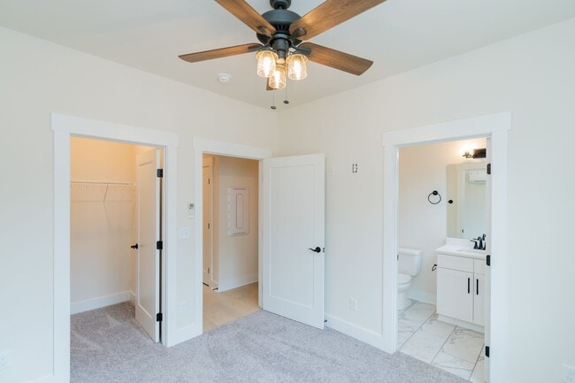 Building Photo - 2 Bedroom Townhome in Northshore Chattanooga