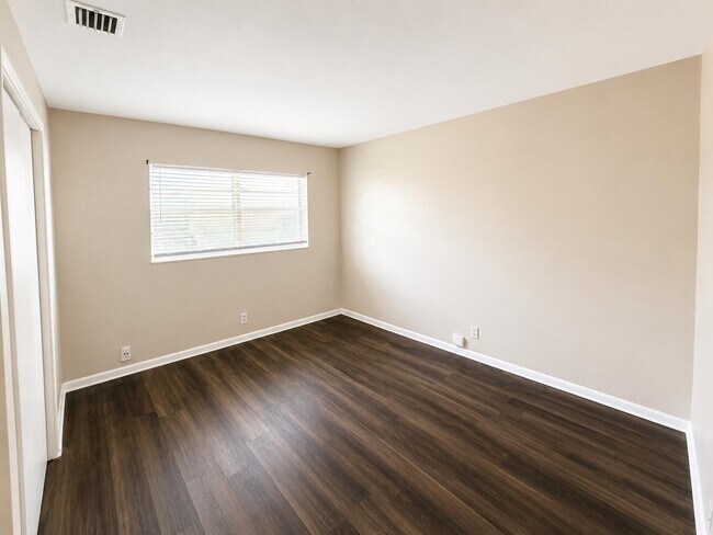 Building Photo - 4125 Woodside Dr