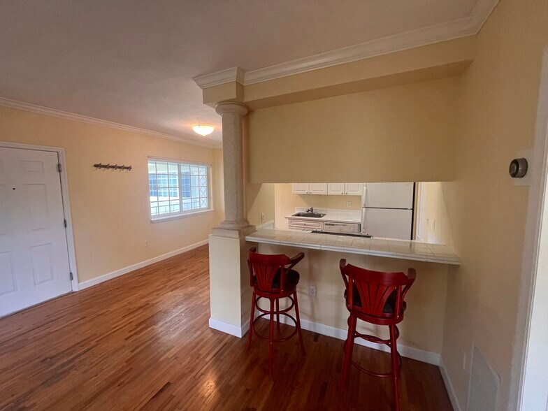 Building Photo - 45 Antilla Ave