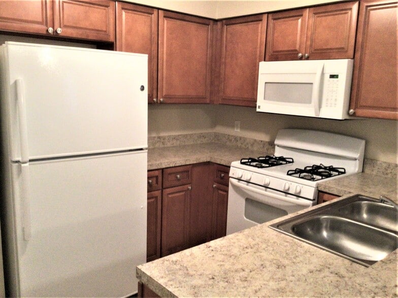 Building Photo - 821 Park Trail Dr