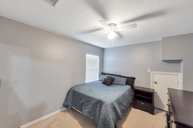 Building Photo - 16222 Wilmington Park Ln