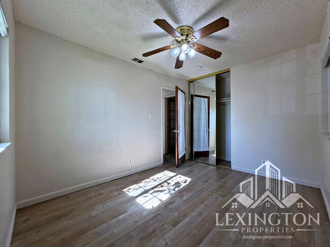 Building Photo - Charming 4-Bedroom Home in Arden-Arcade with Spacious Yard & Convenient Location