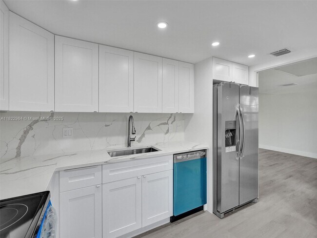 Building Photo - 3700 Oaks Clubhouse Dr